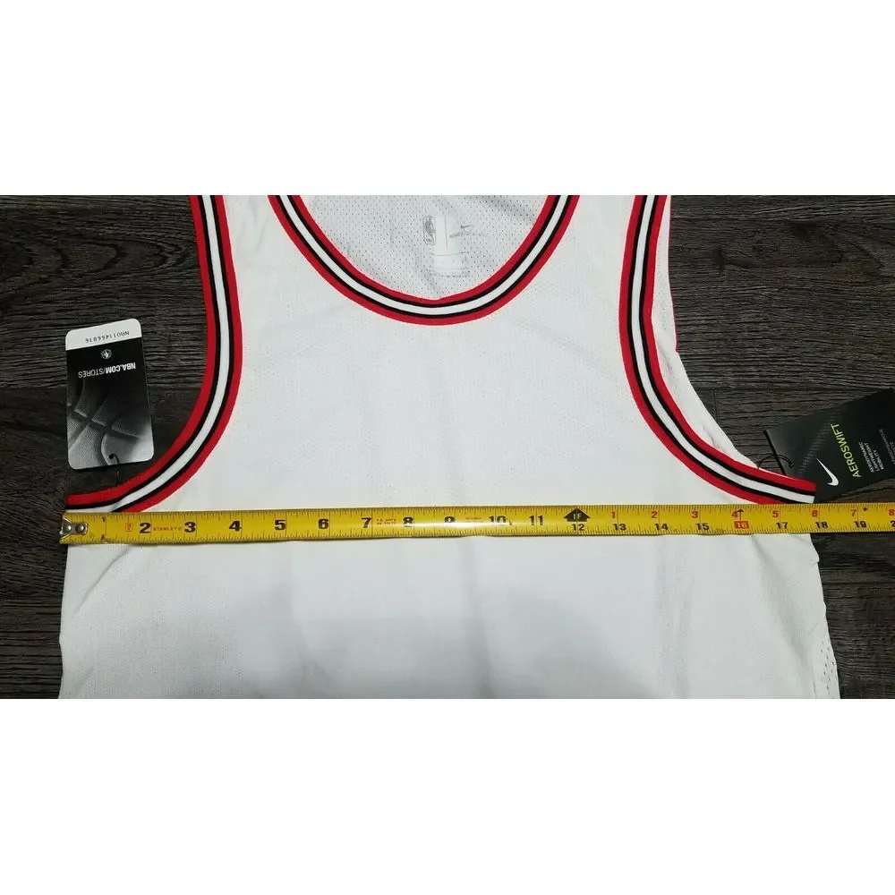 NIKE AEROSWIFT NBA Chicago Bulls Blank Basketball‎ Jersey Mens 40 SMALL White